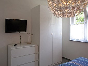 In allen Schlafzimmern sind LED-TVs mit integriertem DVD-Player installiert